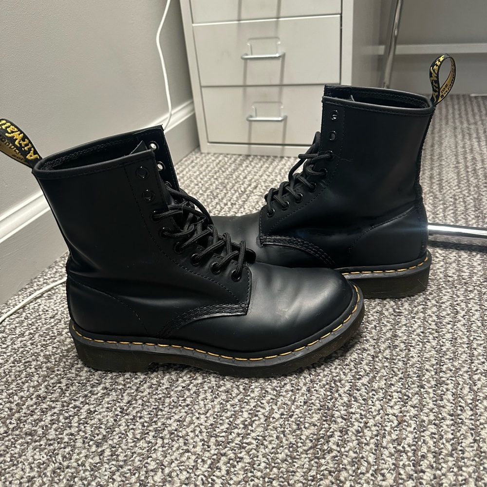 Women’s size 7 doc martens in good condition